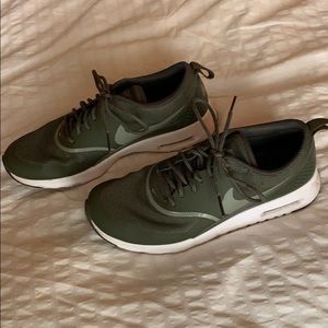 Nike Air Max, Olive Green, Size 7